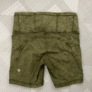 Lululemon Ice Dye Fast and Free shorts 6”